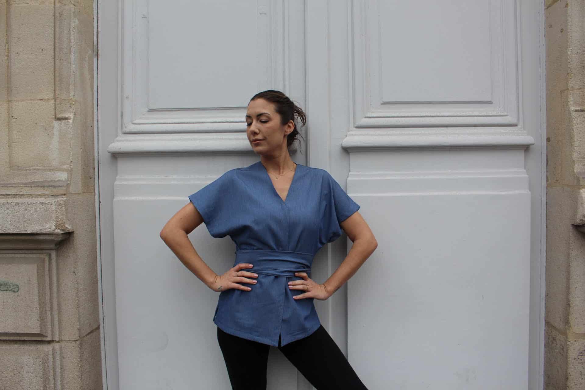 Blouse esthétique JO- Denim – Image 2